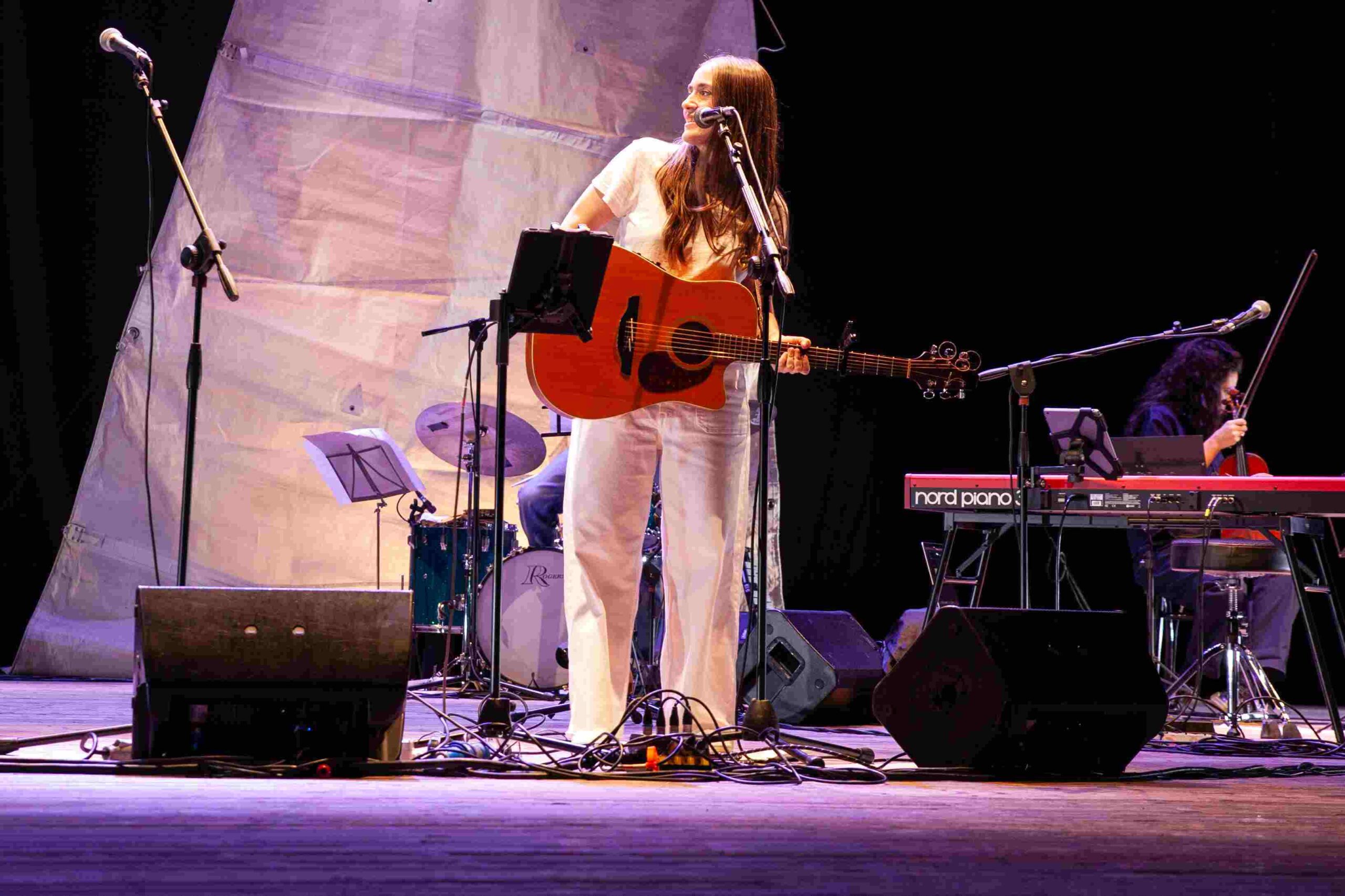 VERONICA MARCHI_Parte il 26 febbraio da Milano il tour acustico di “Bianca”, l’ultimo disco della cantautrice e polistrumentista veronese