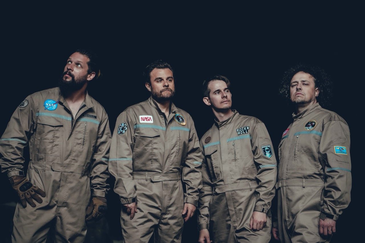 Torna la rock band THE REVANGELS: da oggi il nuovo singolo “The Way To The Stars”.