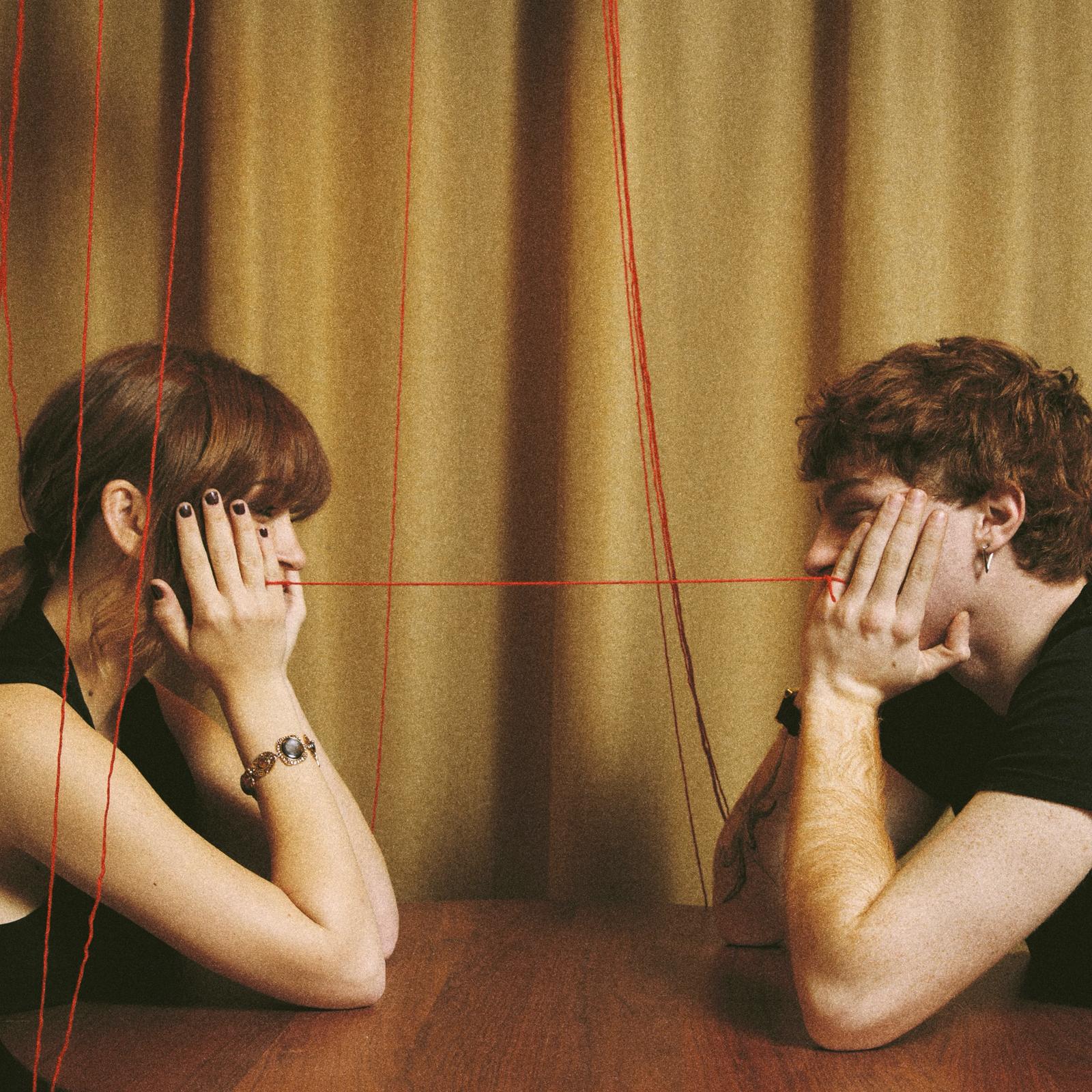 SOFIA SOLE: torna per raccontarci l’amore quando diventa un “DANNO COLLATERALE”, il nuovo singolo fuori oggi.