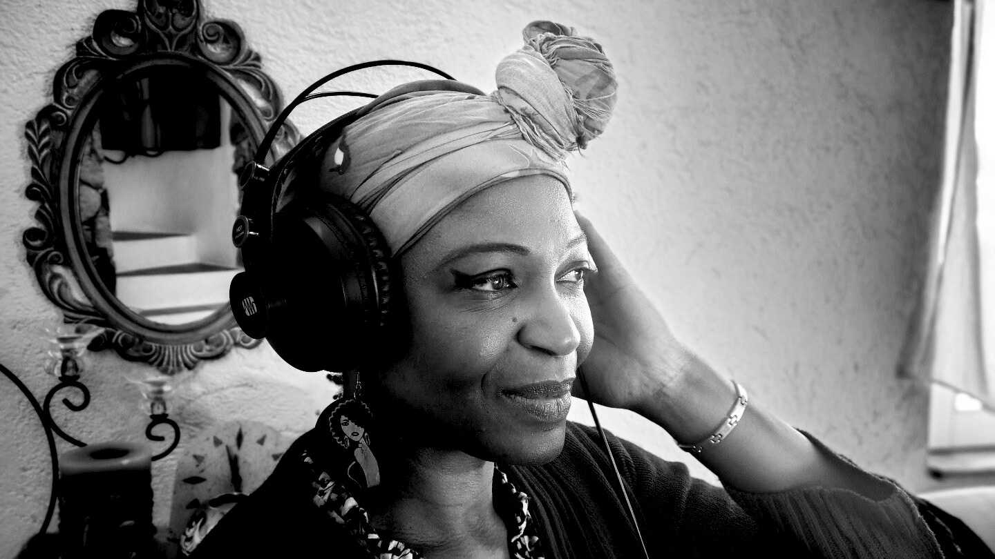 La fusion del duo internazionale Pat and Co sul palco del Mare Culturale Urbano per Because The Night- Il palco delle cantautrici