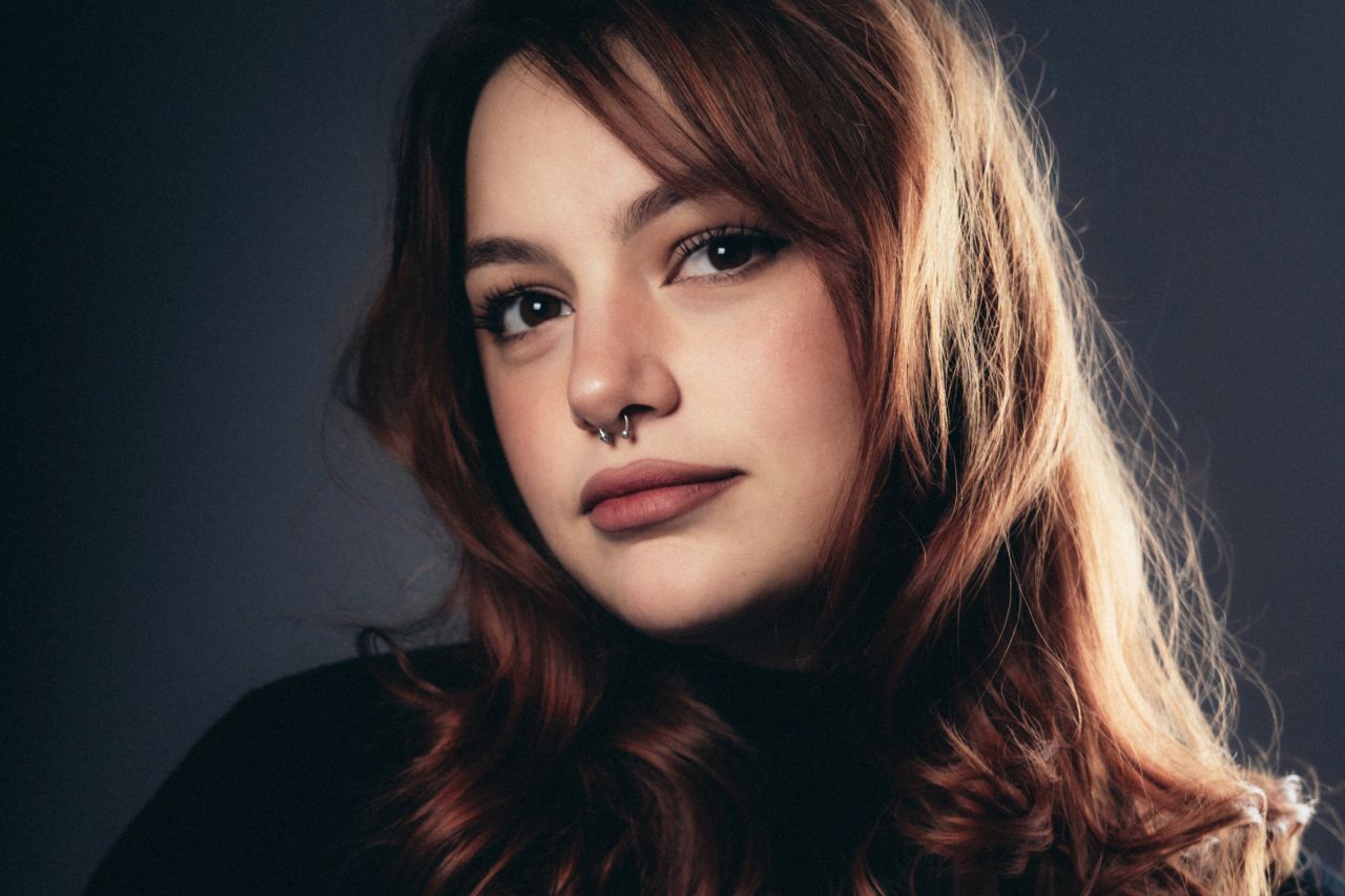 SKEYE, la cantautrice vincitrice del Premio Lunezia 2025 (“Nuove Proposte”), nuovo singolo “POLAROID”, in uscita il 27 marzo.