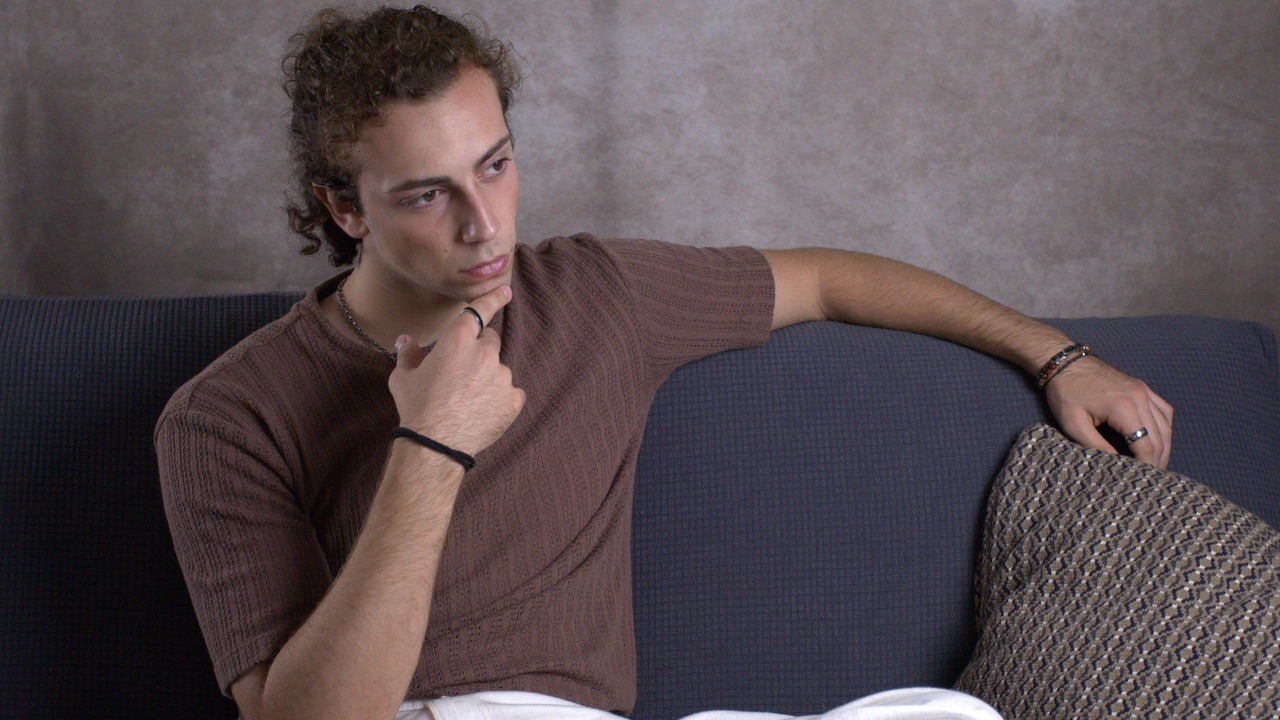 FRANCESCO DI FIORE: il nuovo singolo del cantautore toscano “Finta di Odiarci” disponibile su tutte le piattaforme e in radio