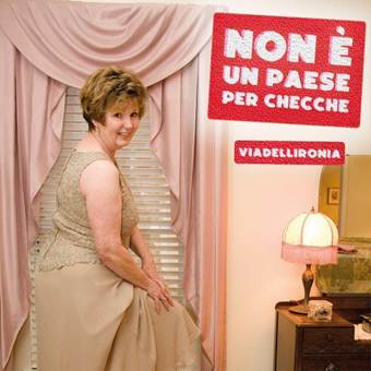 VIADELLIRONIA – IL NUOVO SINGOLO “NON È UN PAESE PER CHECCHE” FUORI VENERDÌ 13 MARZO