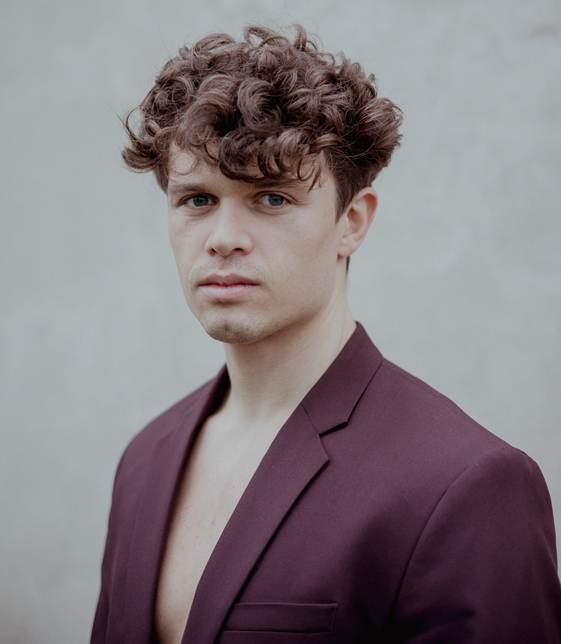  ​VIOLET: “Biscotti” il videoclip del cantautore anconetano