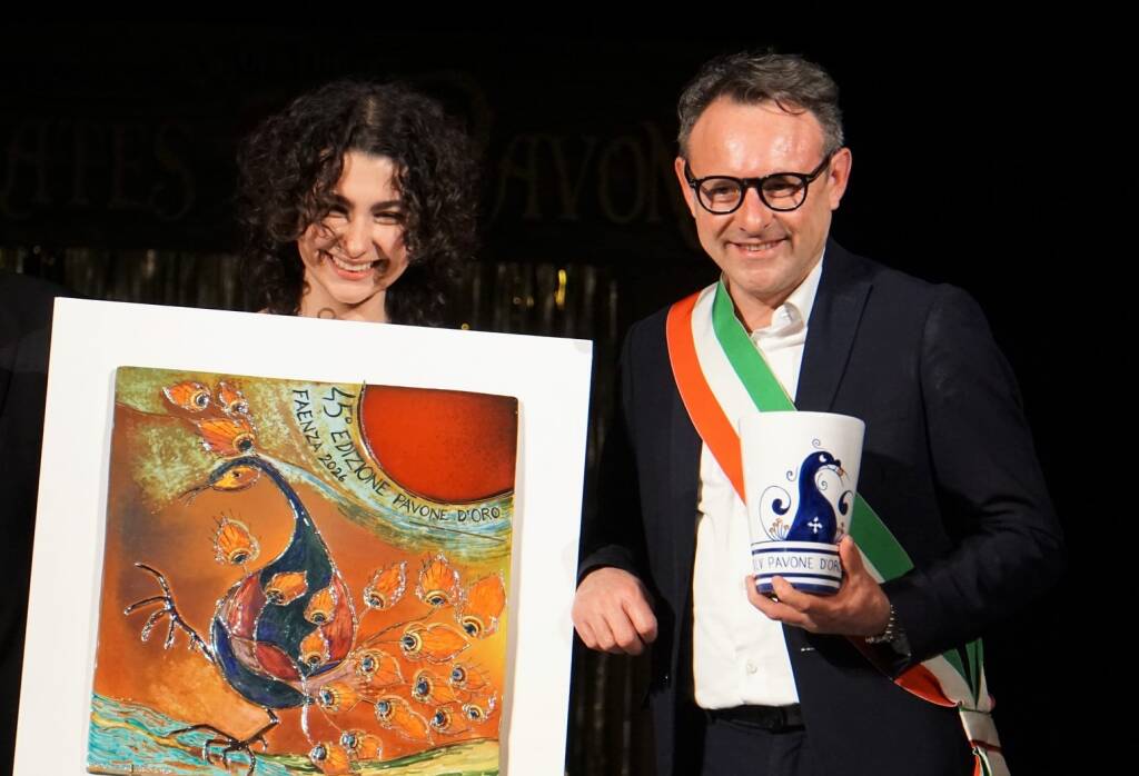 Giulia Rossi la cantante dei Santa Balera vince il Pavone d’Oro 