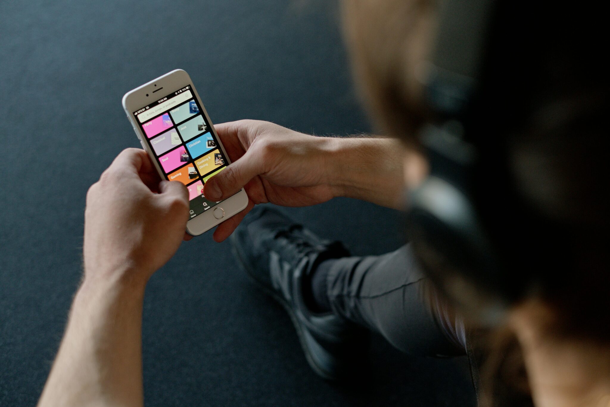 Le Major la chiamano Musica: Algoritmo di Spotify impone canzoni sempre piu’ brevi per incassare di piu