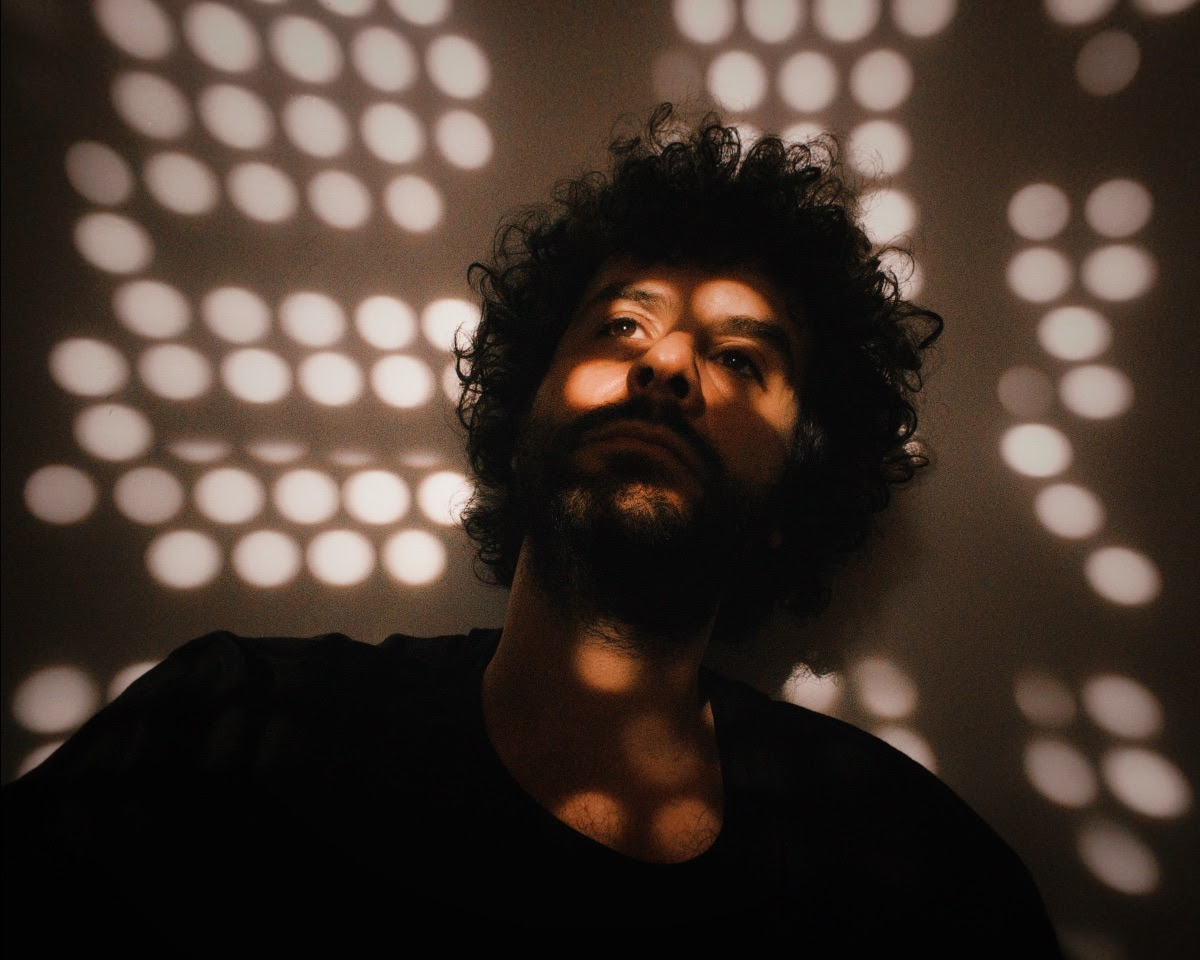 BLUMOSSO: “Chi siamo davvero” è il nuovo singolo