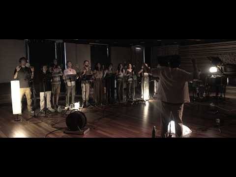 AdriaCo: Close your eyes” è il nuovo singolo dell’artista romano, brano registrato in live session insieme all’orchestra corale Flowing Chords.