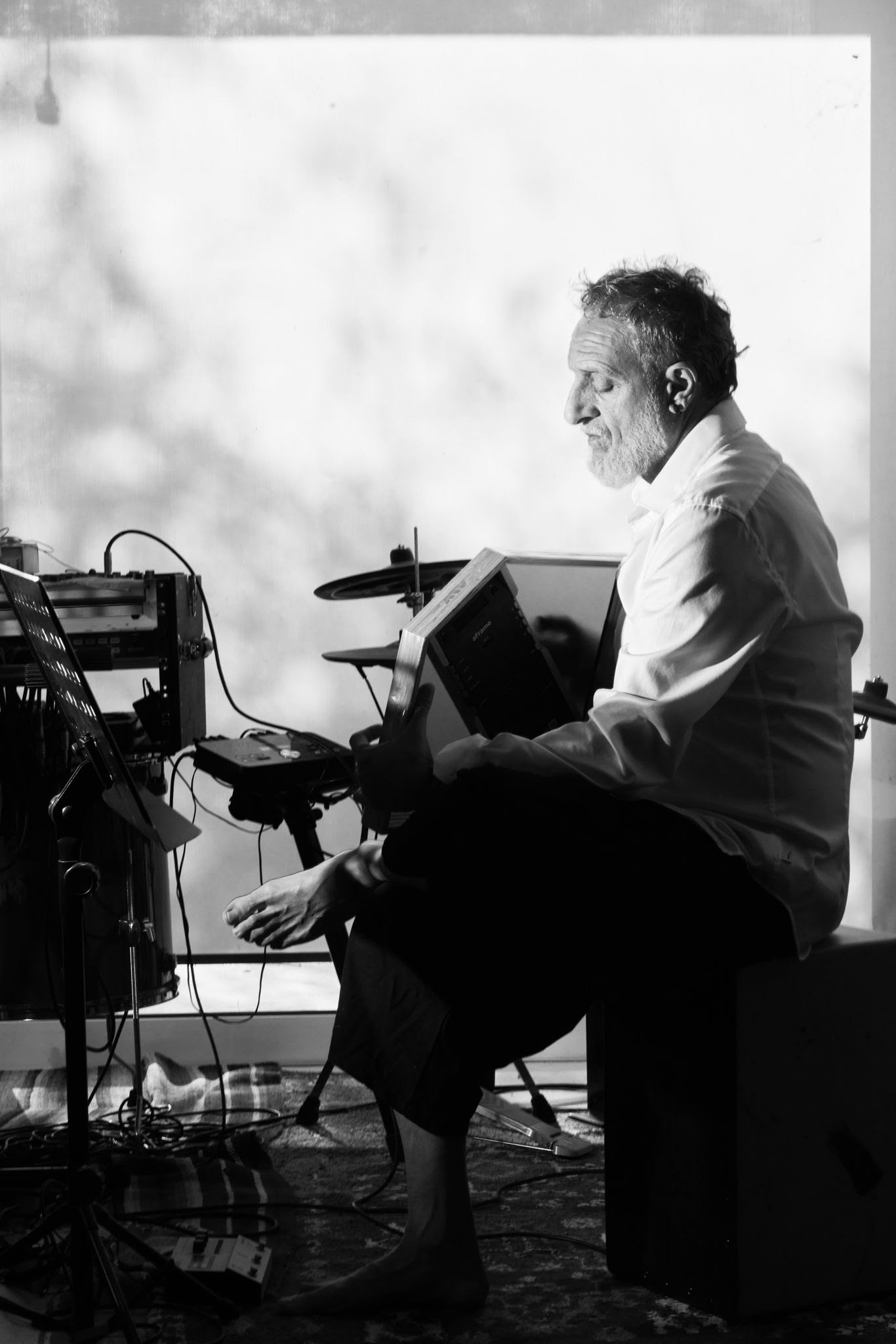 STENOX // “Tous Pareils Tous Différents”. Tra elettronica rituale ed ironia sonora.