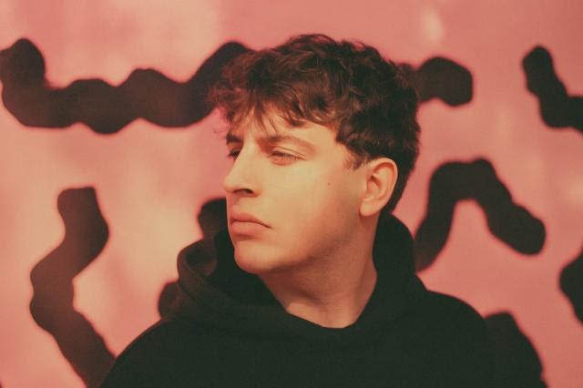 Riccardo Cuccioletta: in radio “Un altro cielo”, il nuovo singolo dell’artista romano.