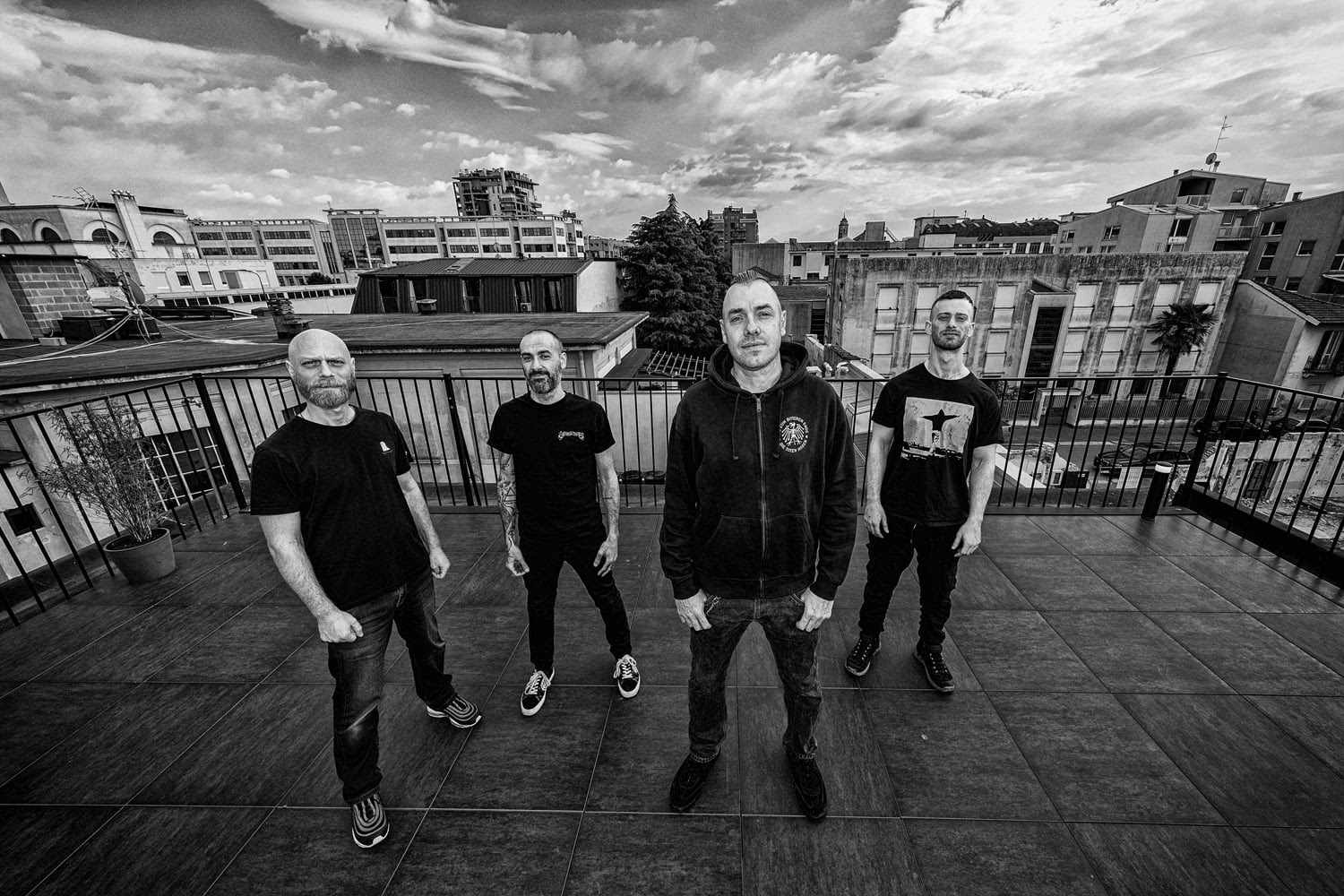  Aendriu torna con “SANTI O BASTARDI”, un brano che celebra l’imperfezione e la fragilità umana