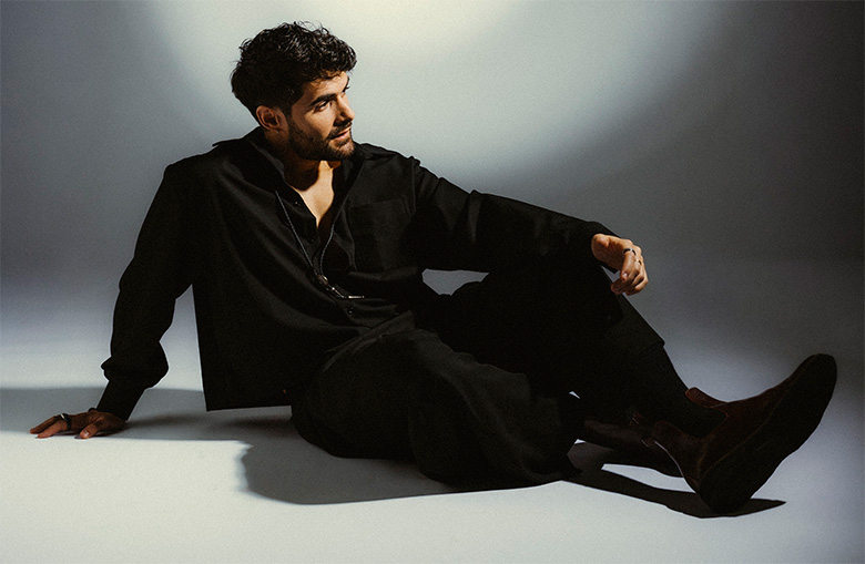 Dal 17 aprile arriva in radio “EX” il singolo inedito di Joe Romano, reduce dalla vittoria di Italia’s Got Talent. Il brano psycho e dramatic, è disponibile dallo stesso giorno su tutte le piattaforme e gli store digitali (Hoop Music / Ada Music Italy ).