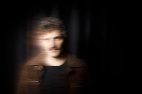 Riverso: “Mi sento sbagliato? O è il luogo attorno a me?”