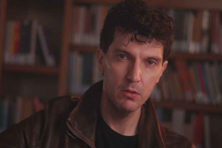 Per Dario, la musica è un equilibrio costante tra l’architettura della “forma canzone” e la ricerca viscerale del suono della chitarra.