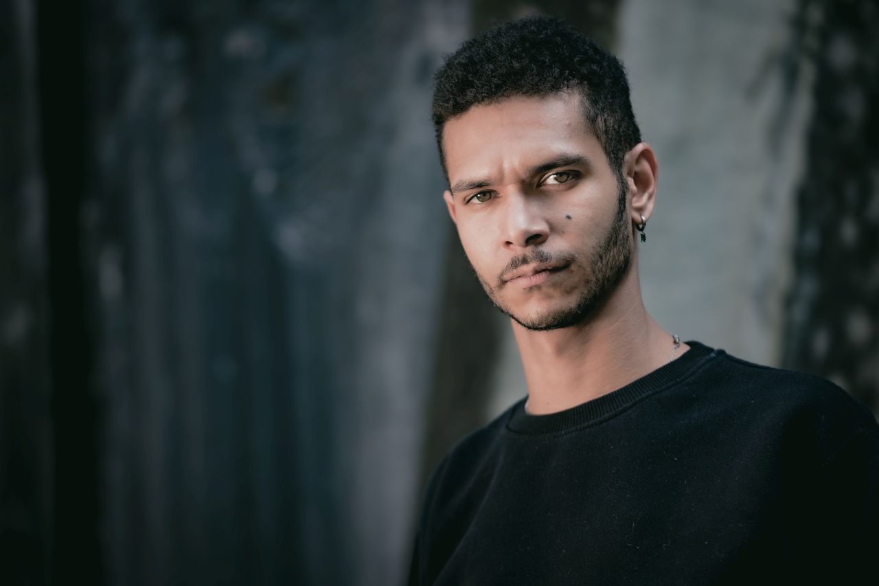 È disponibile in radio e in digitale “COSÌ VERO”, il nuovo brano del cantautore rap ERICK PANINI.