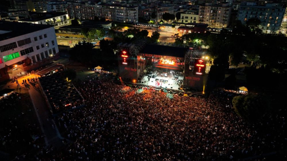 Domani arriva all’Ex Base NATO Napoli NOSTALGIA 90, la venue aprirà le sue porte al pubblico sin dal mattino, con un grande evento inaugurale completamente gratuito!