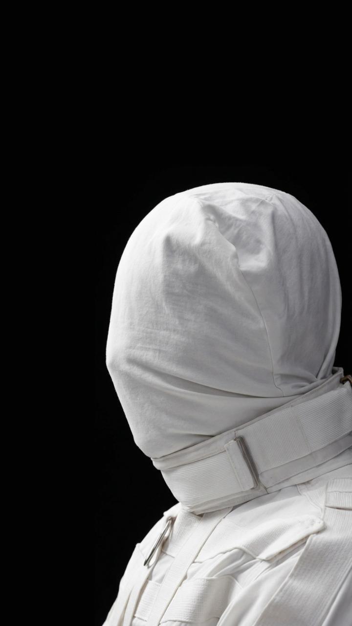 Dentro “Black”: trasformare il dolore senza nasconderlo