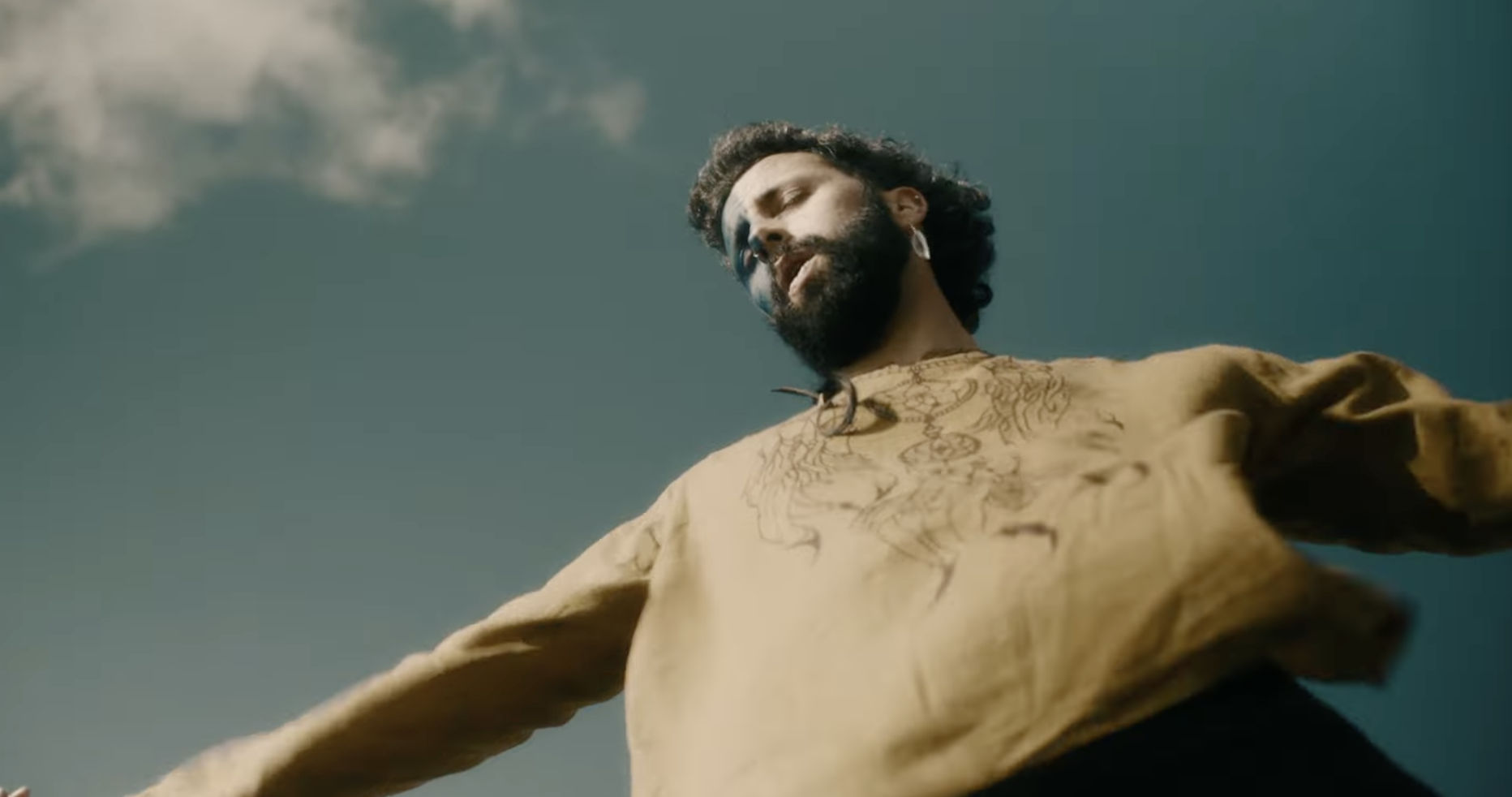 Edoardo Gili pubblica il videoclip de “La Ninfa”: un racconto di libertà e consapevolezza