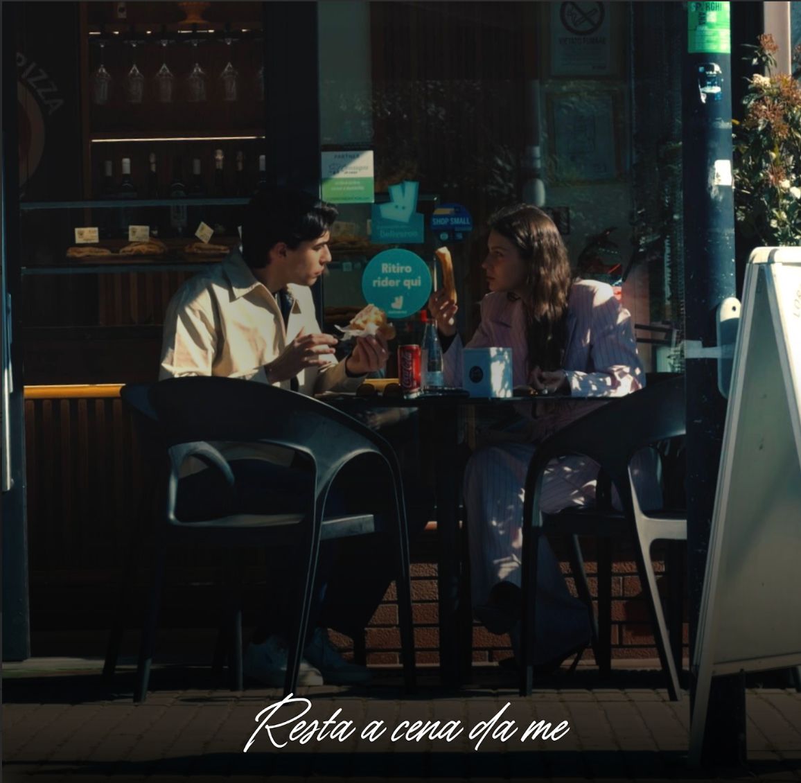 “Resta a cena da me”: il nuovo singolo di RiveRs e Federico Cacciatori è un invito che non si può rifiutare