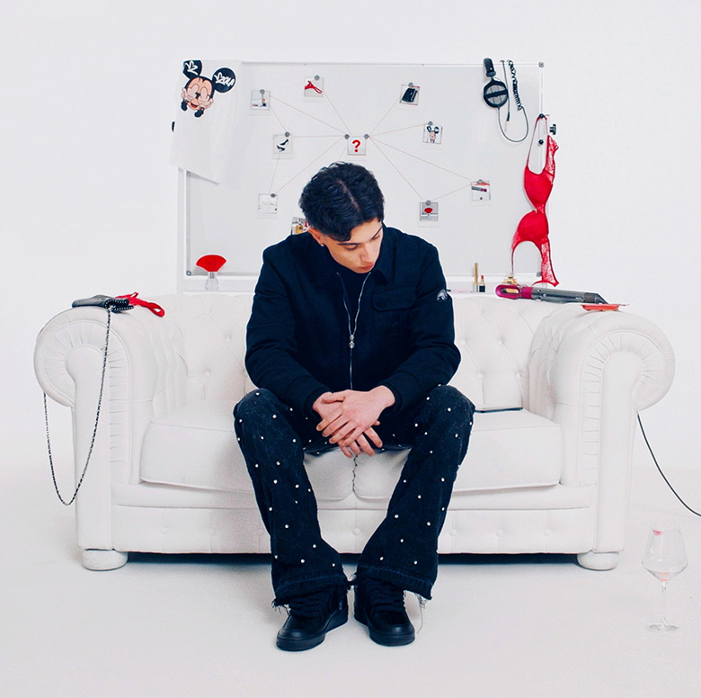 Fuori il video di “Diverse Destinazioni”, il nuovo inedito di ZZOLA, brano introspettivo ed energico, in radio e disponibile in digitale (Milano Town Records/Distrokid).