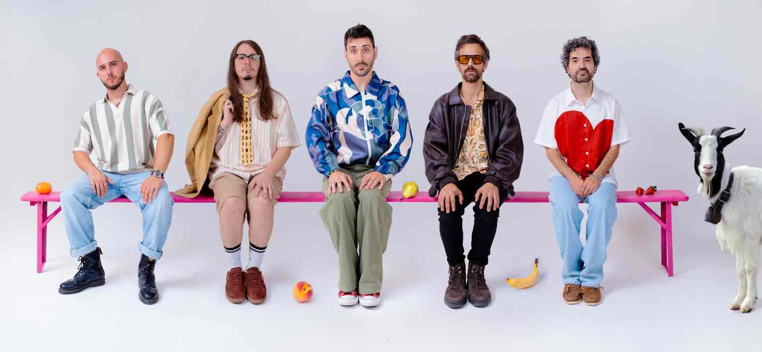 #NewMusicThursday – “Sotto la panca”: libertà, caos e ironia nel nuovo disco de Le Canzoni Giuste – La nostra recensione