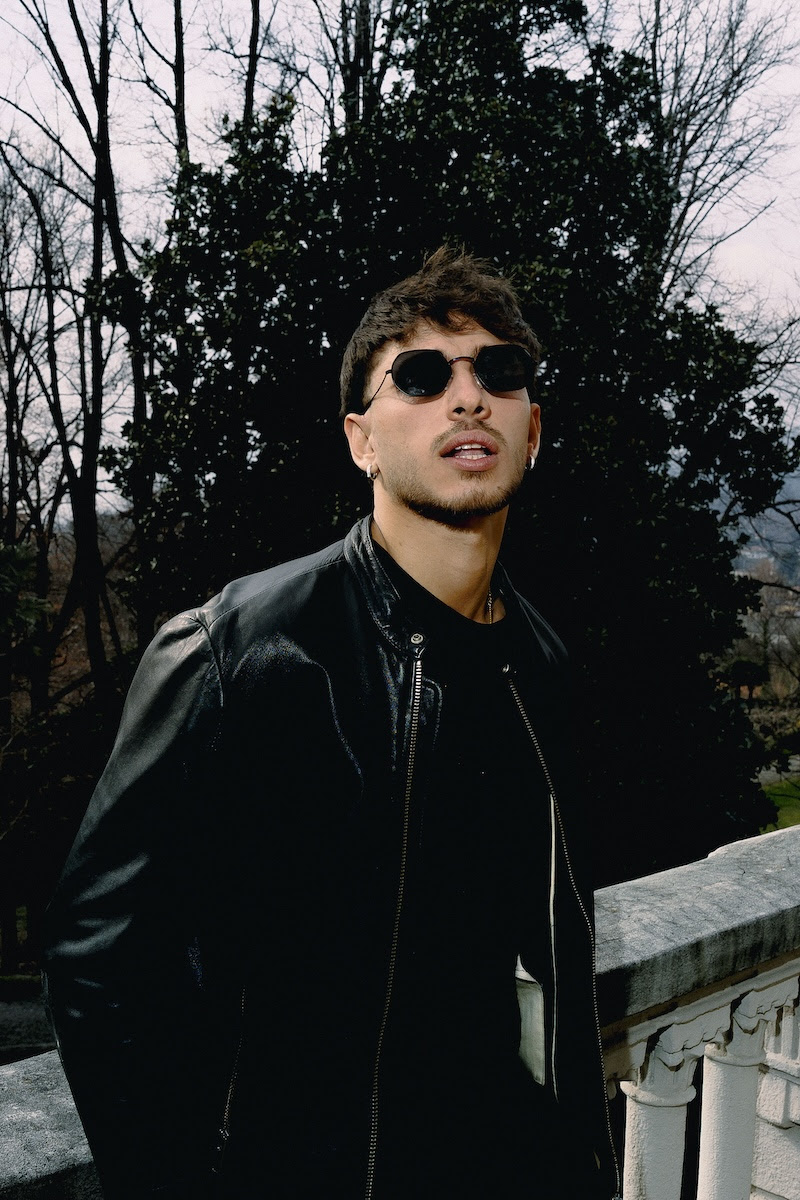 DENNIS: da venerdì 10 aprile il nuovo singolo, “MI PIACI TU” (M.A.S.T. / Believe)