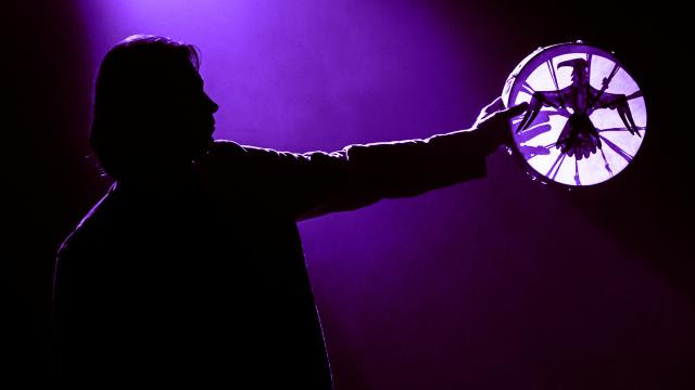 Vision: da oggi in radio “Open up your heart”, il nuovo singolo dell’artista visionario.