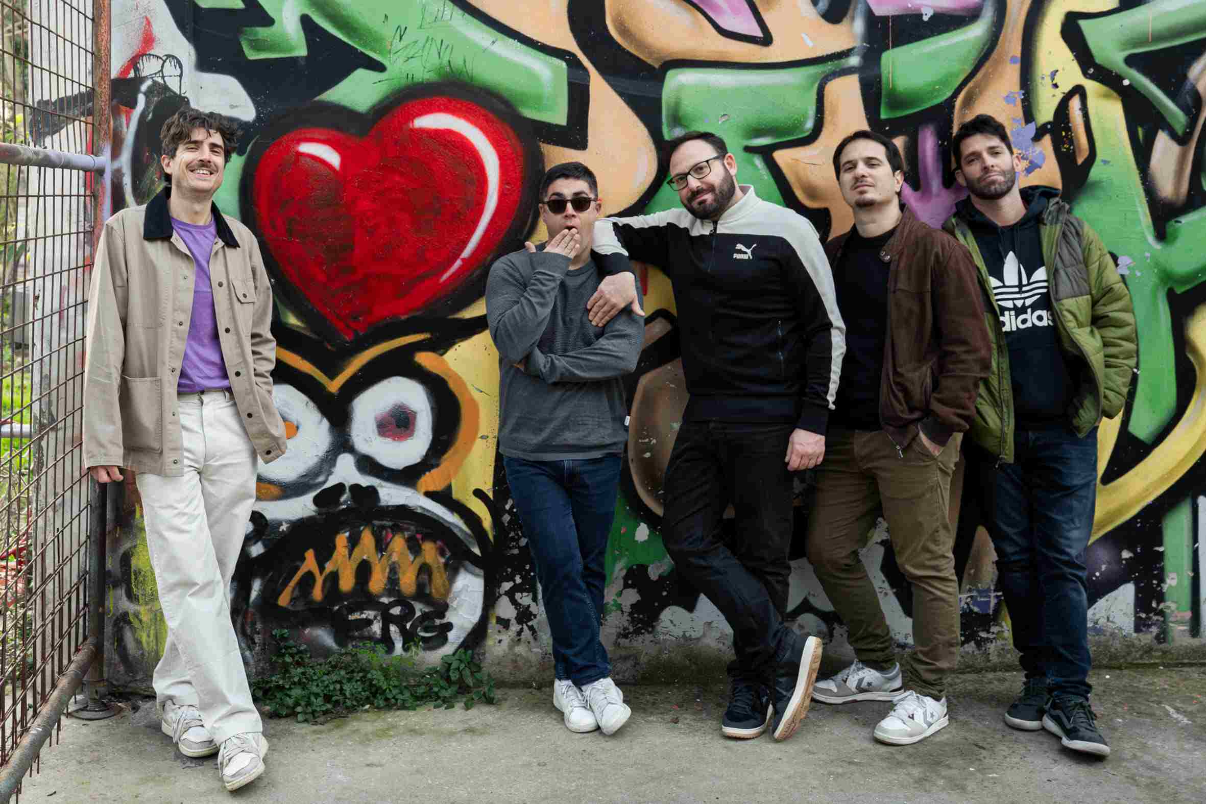 PIANO 9 // “OBLOMOV”. Gabriella Compagnona, la prima sand artist d’Italia, firma il nuovo video della band romana.