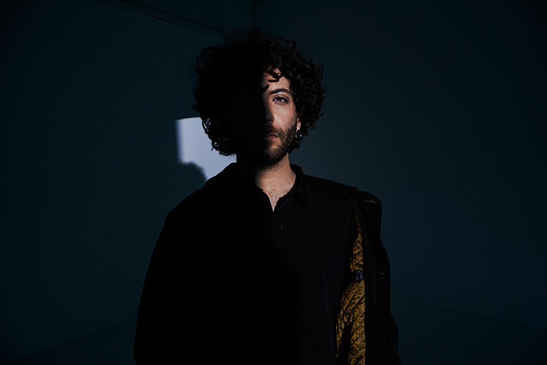 Da venerdì 29 maggio arriva in radio “Per Non Tornare Mai Più” il singolo inedito di DORIA, brano speranzoso e malinconico, disponibile in digitale (Hoop Music / Virgin Music Group)