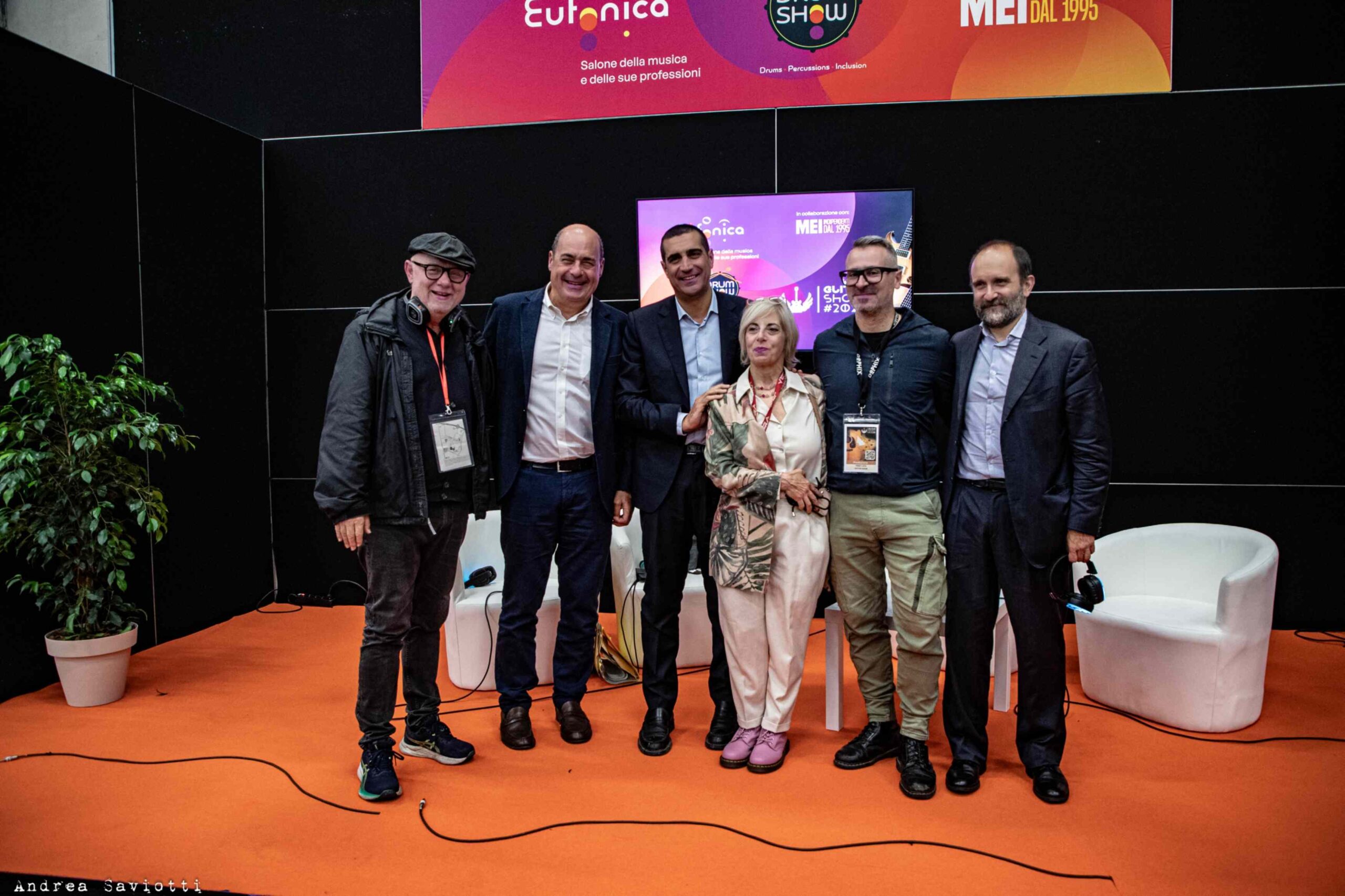 Tre giorni, oltre 15 mila persone, una sola community: il successo di Eufonica in collaborazione con il MEI & Guitar Show e l’annuncio delle nuove date, di nuovo a Bologna dal 14 al 16 maggio 2027. Ci vediamo al MEI di Faenza dal 1 al 4 Ottobre 2026.