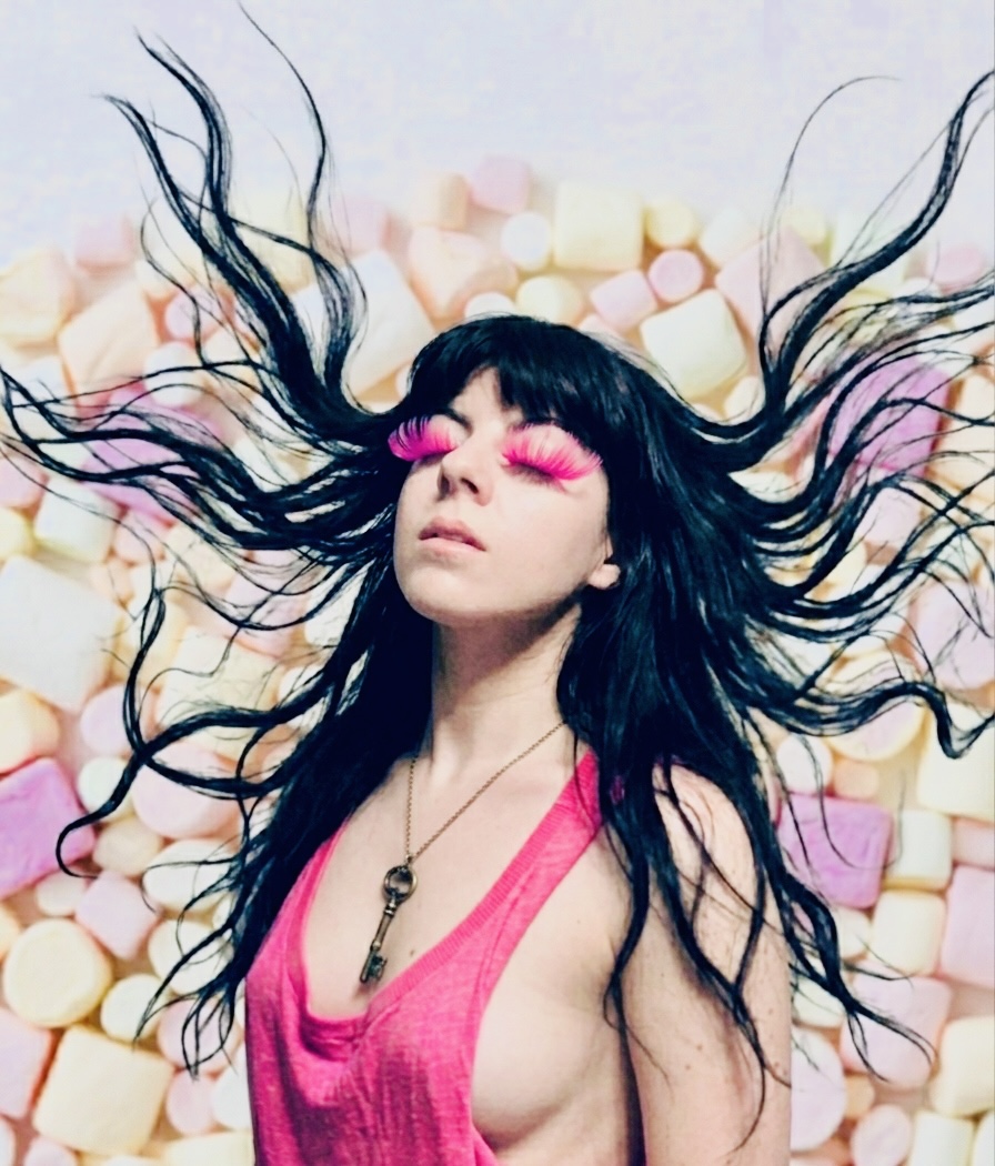 ROBERTA GIALLO – “REGINA” – IL NUOVO SINGOLO PSICOMAGICO