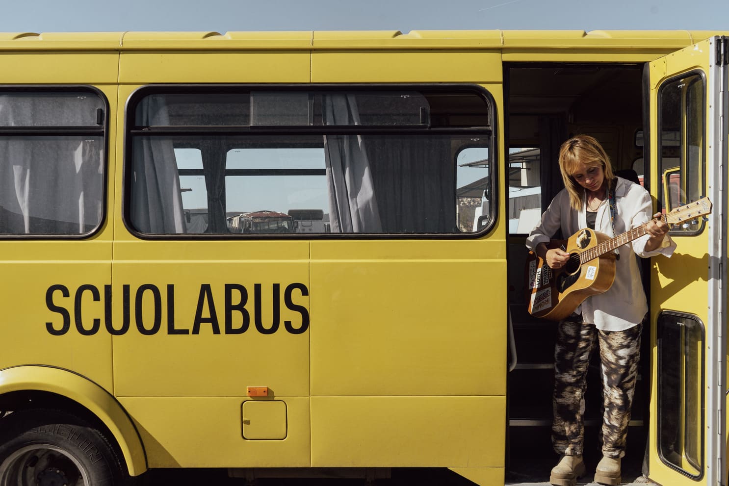 SCUOLABUS: con Giulia Anania, a Roma, il viaggio diventa racconto tra Pigneto, Trullo, Tor Marancia e Torpignattara. Ospiti Astronza, Sara Drago, Diana Tejera, Lavinia Mancuso. Dal 30 maggio al 9 settembre per Roma Borgata Festival