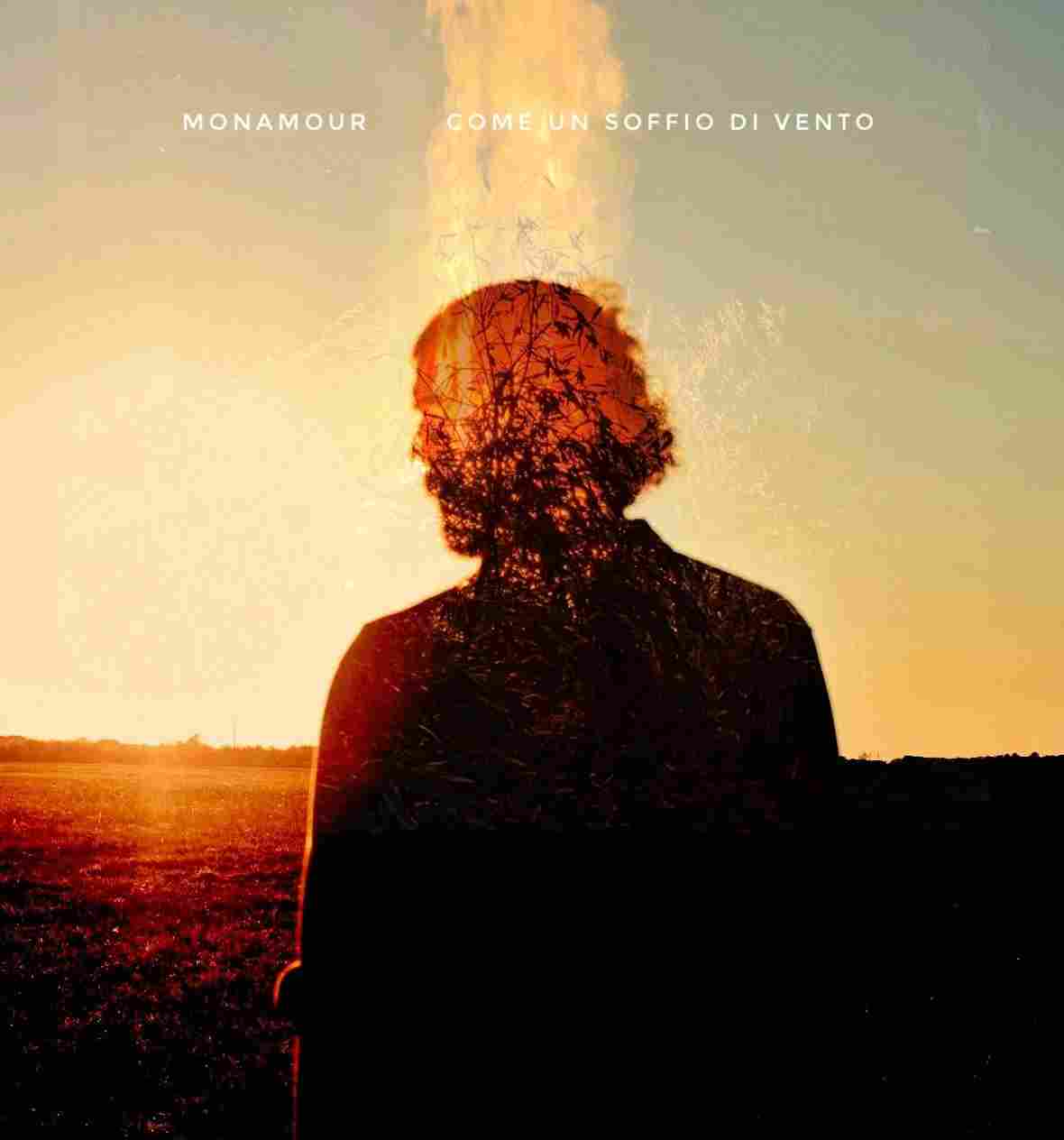 MONAMOUR   venerdì 22 maggio pubblica l’EP   Come un soffio di vento    L’eco di emozioni che sopravvivono al tempo, abitando il silenzio di ciò che non smette di restare
