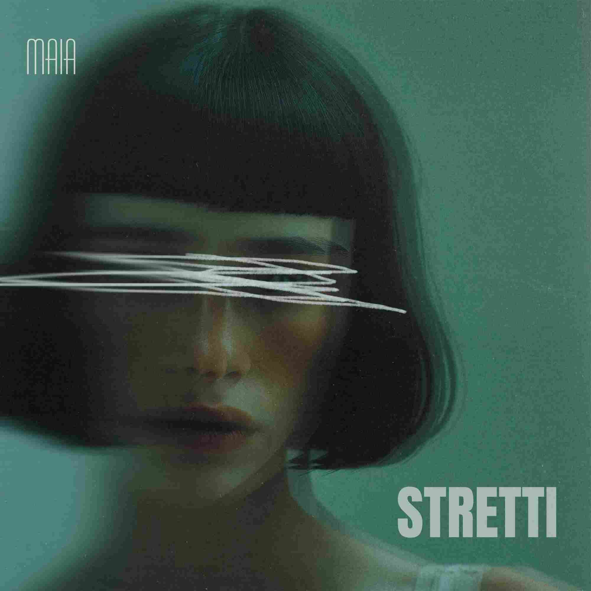 MAIA, la memoria artificiale del presente e il disagio silenzioso di “Stretti”