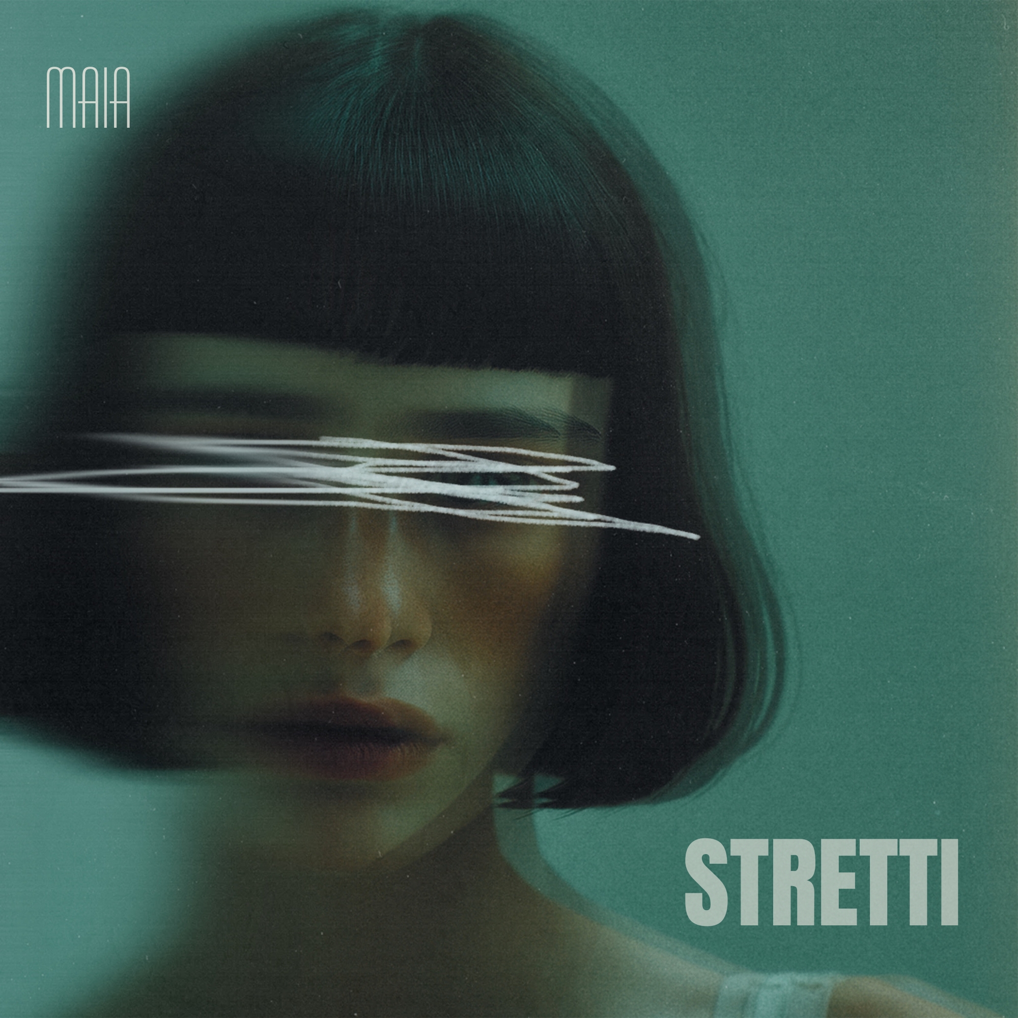 MAIA, la memoria artificiale del presente e il disagio silenzioso di “Stretti”