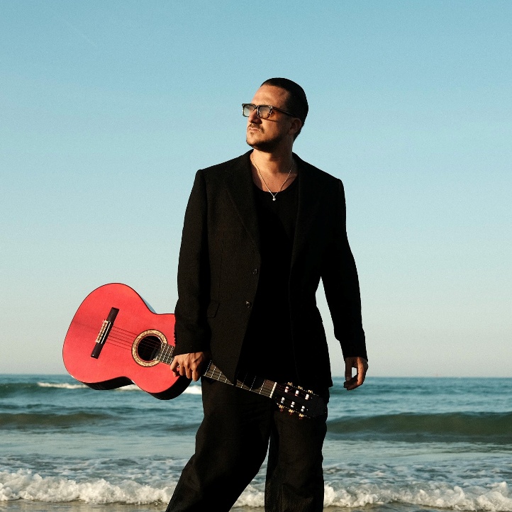 Il videoclip di “PASSING BY”, brano del produttore e compositore multiplatino Giulio Nenna, è stato selezionato tra i finalisti del prestigioso French Riviera Film Festival nella categoria Best Music Video.