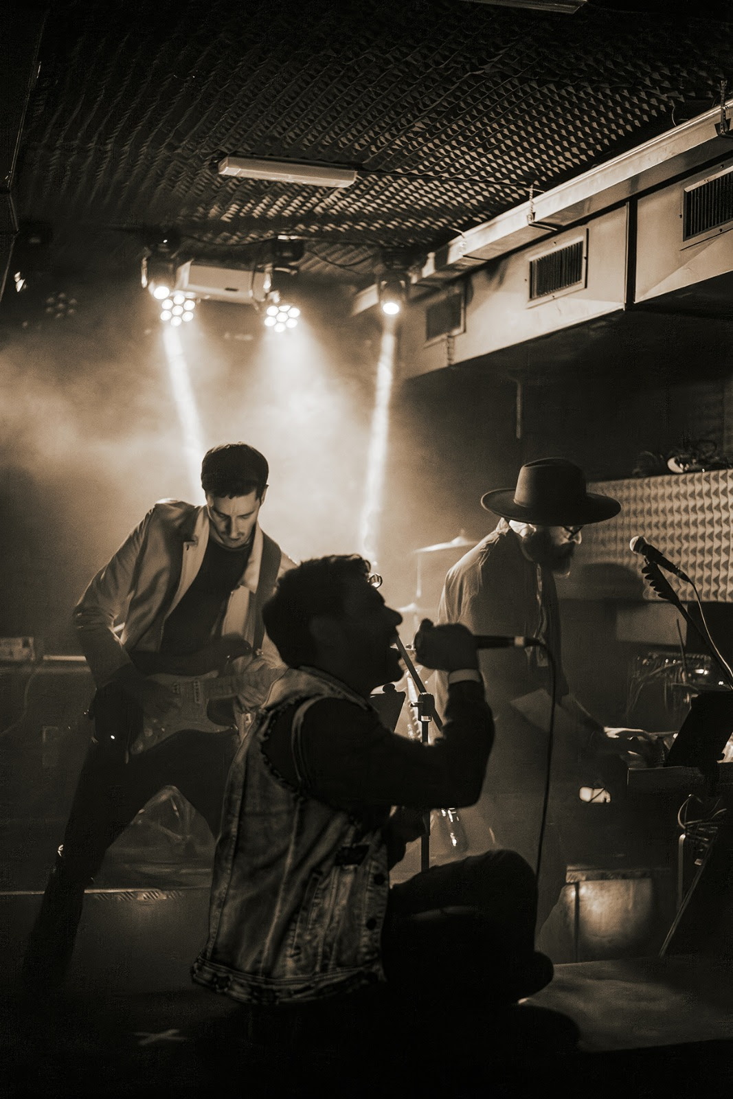 SIDE 74 // “TUTTO OK”. Un brano tra pop, rock ed elettronica che racconta la rinascita personale e il coraggio di trovare sé stessi