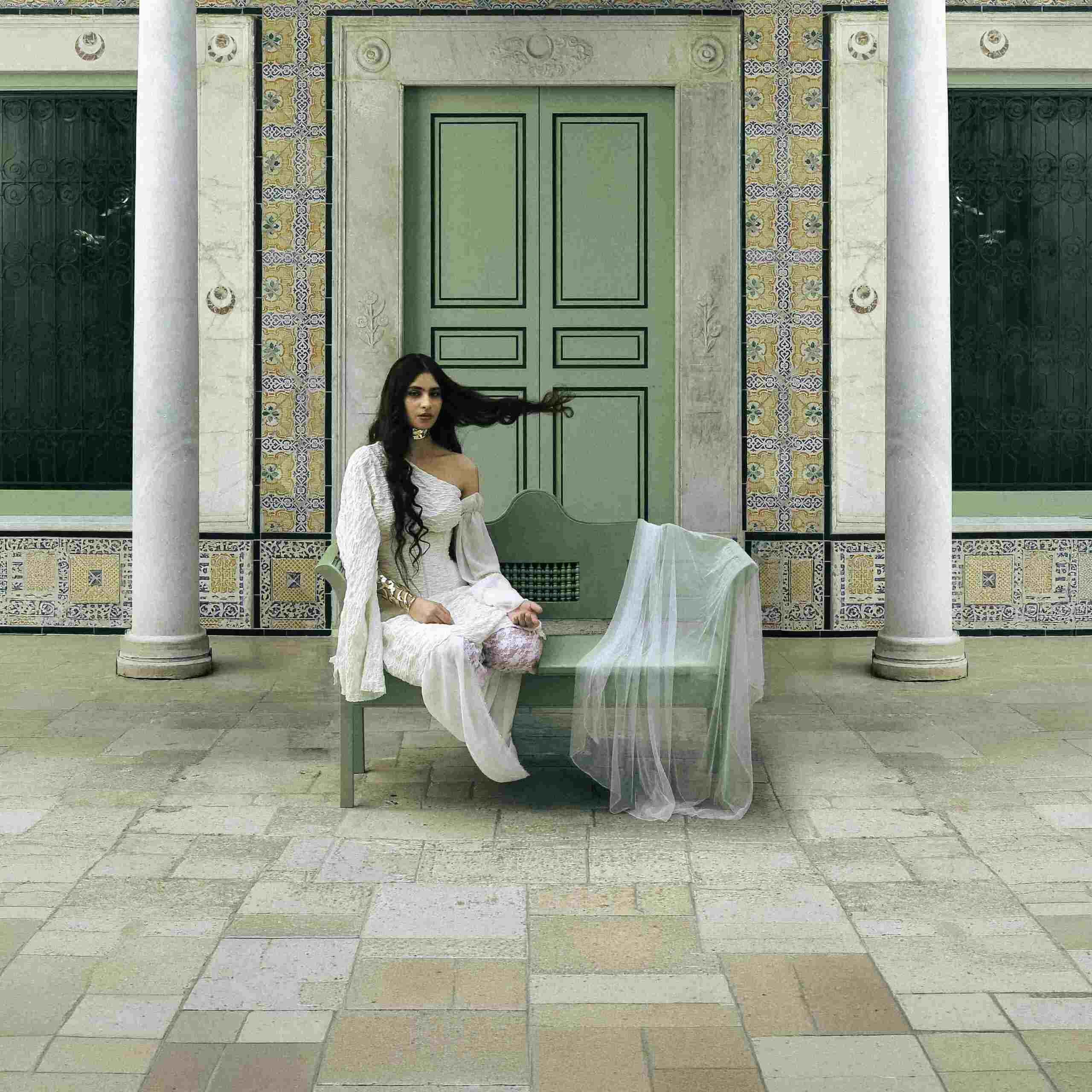 TÄRA: venerdì 15 maggio esce il suo EP di debutto “ZEFIRO”, da oggi disponibile in pre-save. Contiene i due singoli “Mezzaluna” e “Diaspora”.
