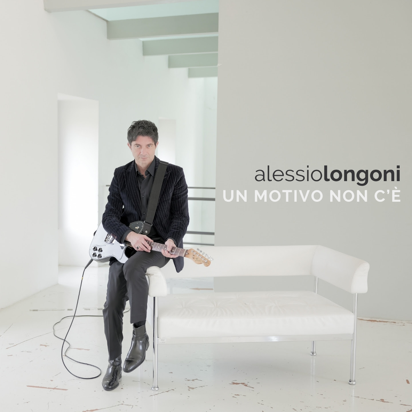 UN MOTIVO NON C’É è il nuovo singolo di ALESSIO LONGONI