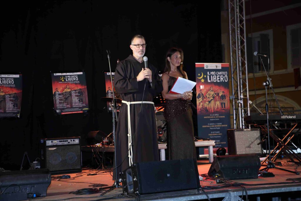 Frate Sergio e la presentatrice Simona Cappelli