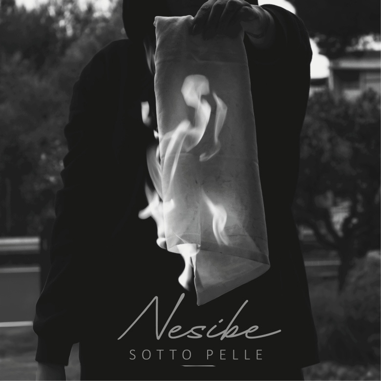 Fuori il video di “Sotto Pelle” il nuovo singolo inedito di NESIBE, brano intimo e potente, già in radio e disponibile in digitale (Hoop Music / Virgin Music Group)