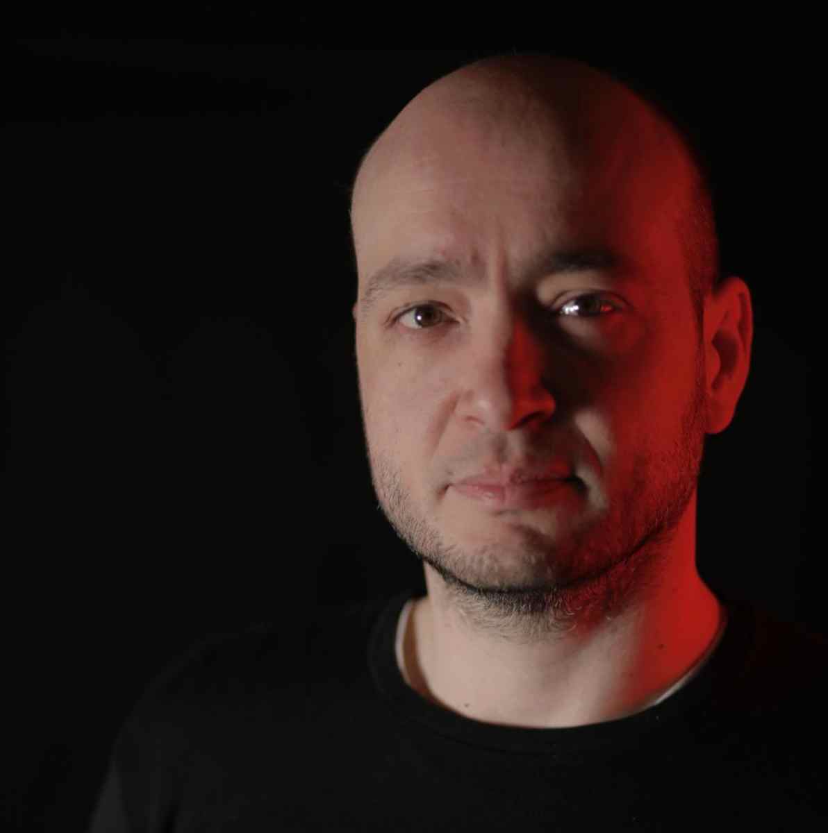 Daniele Meneghin: «La canzone deve emozionare prima di tutto me» Tra narrazione, ispirazione e il valore di un ritorno che diventa racconto