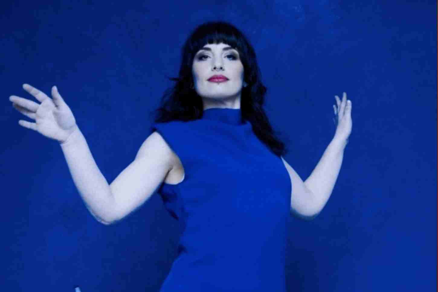 Martina Andrea Migliore presenta il videoclip di “Ready To Love”: tra eurovision vibes, estetica anni ’80 e pop-rock al femminile