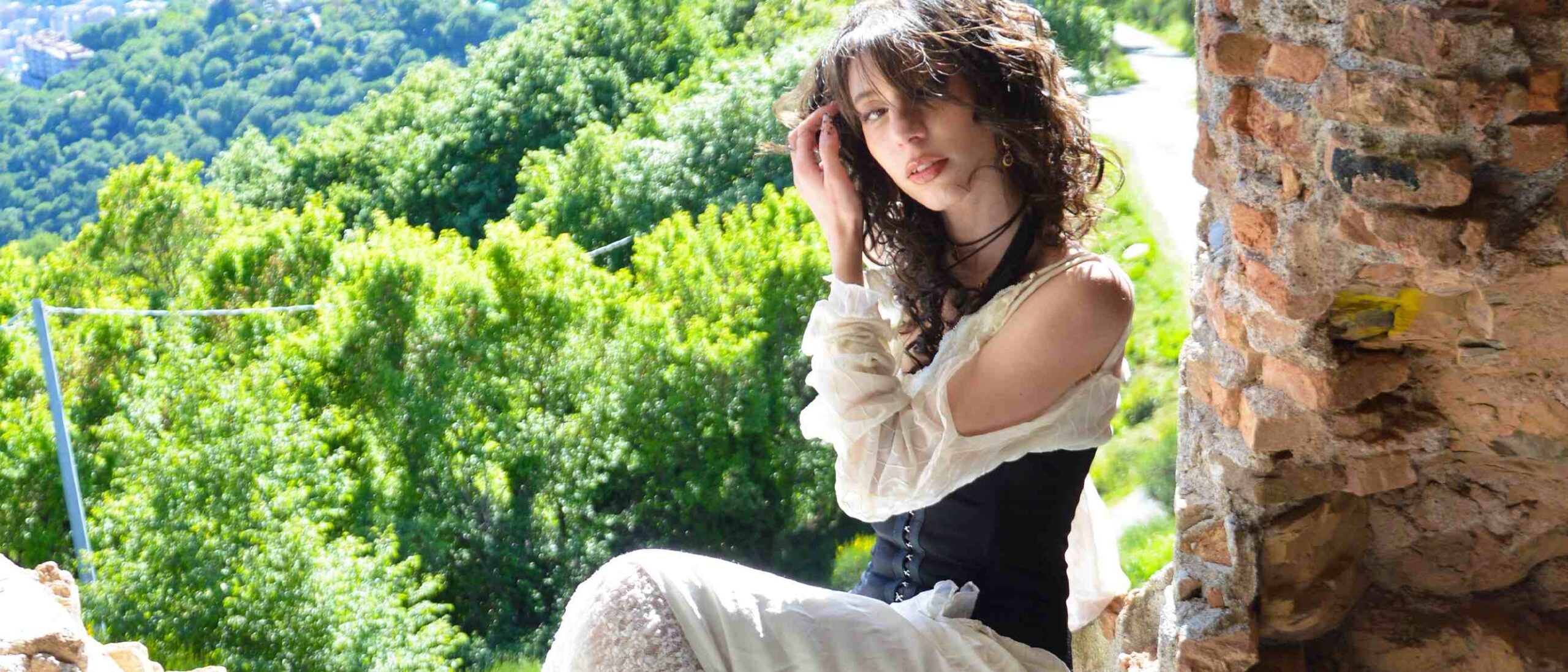 WREN, la cantautrice genovese pubblica ”Blu”, il nuovo singolo tra contaminazioni sonore e scrittura sincera