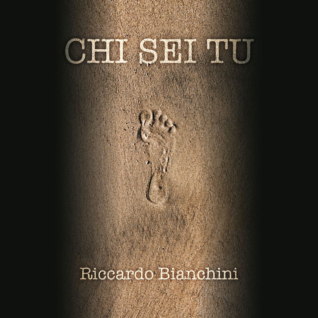 “Chi sei tu”: Riccardo Bianchini tra canzone d’autore, identità e racconto dell’accoglienza