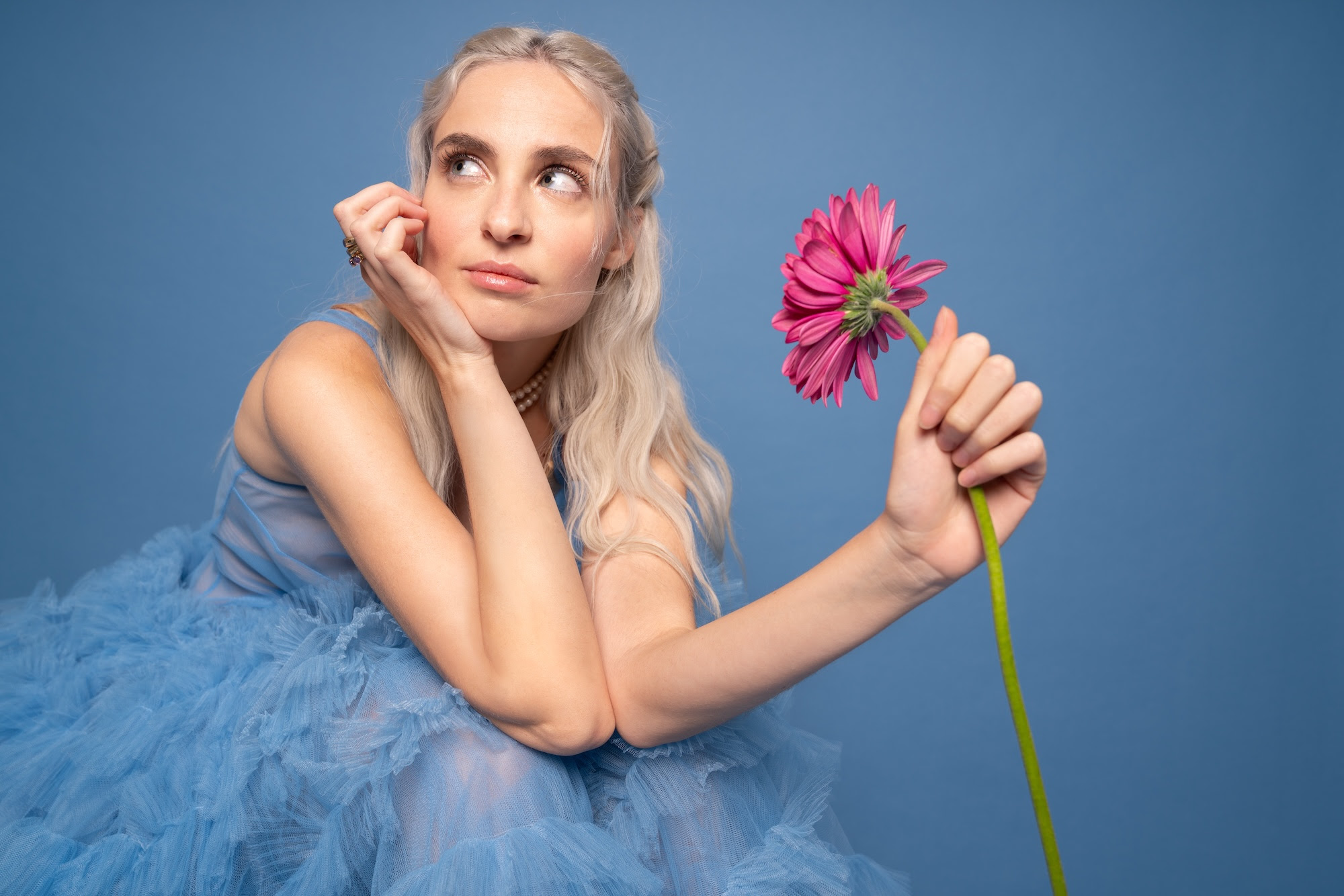 CARA_Esce oggi l’album “Fuori dai club”