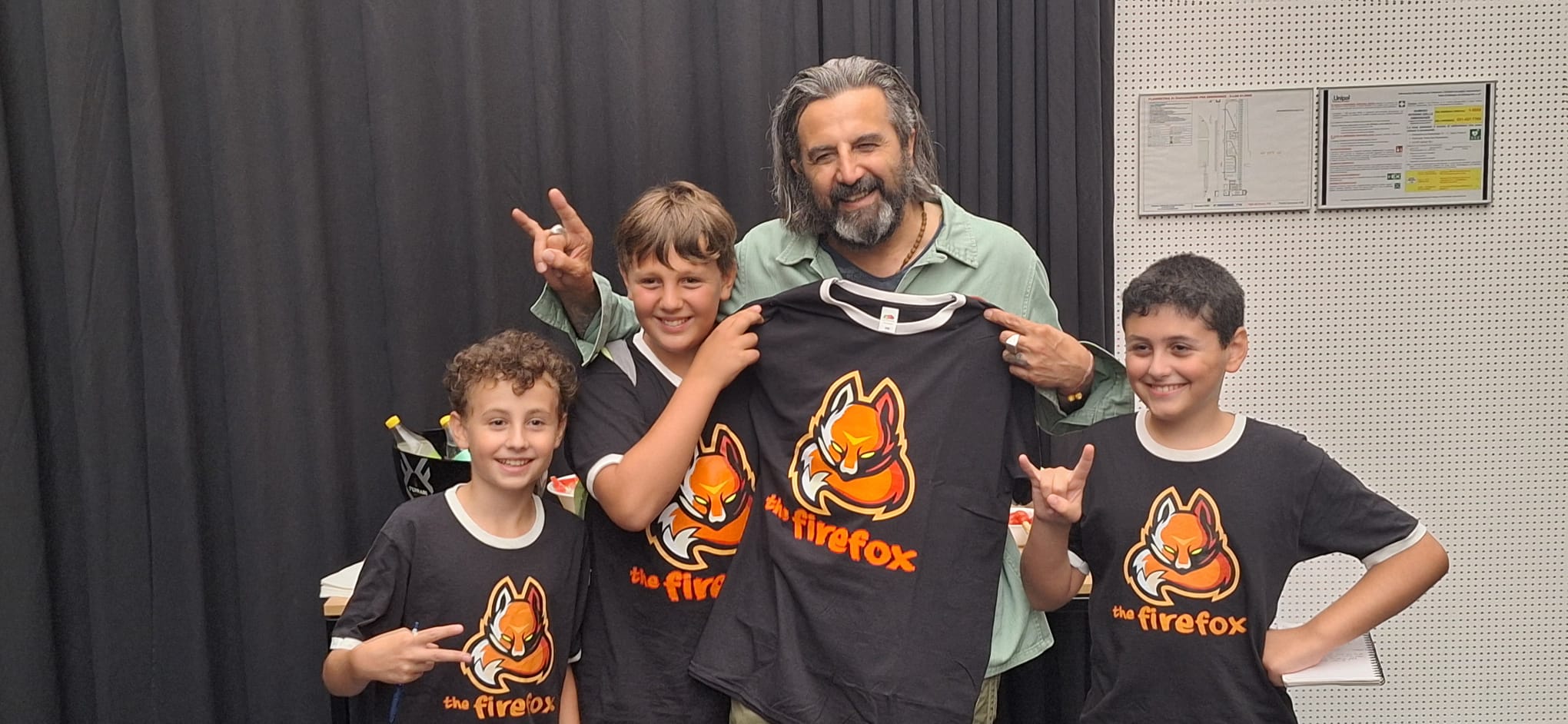 Una serata speciale con Omar Pedrini – I “The Firefox” incontrano il loro beniamino grazie alla vittoria di Faenza Rock nei Rioni attraverso il MEI