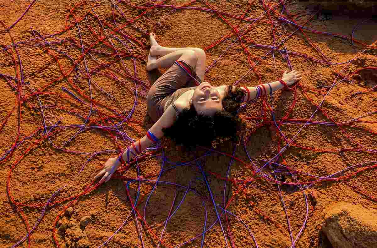SOFIA ARA: “OLO” è il primo lato dell’album d’esordio tra sonorità glitch, flauti, sax e immaginario acquatico
