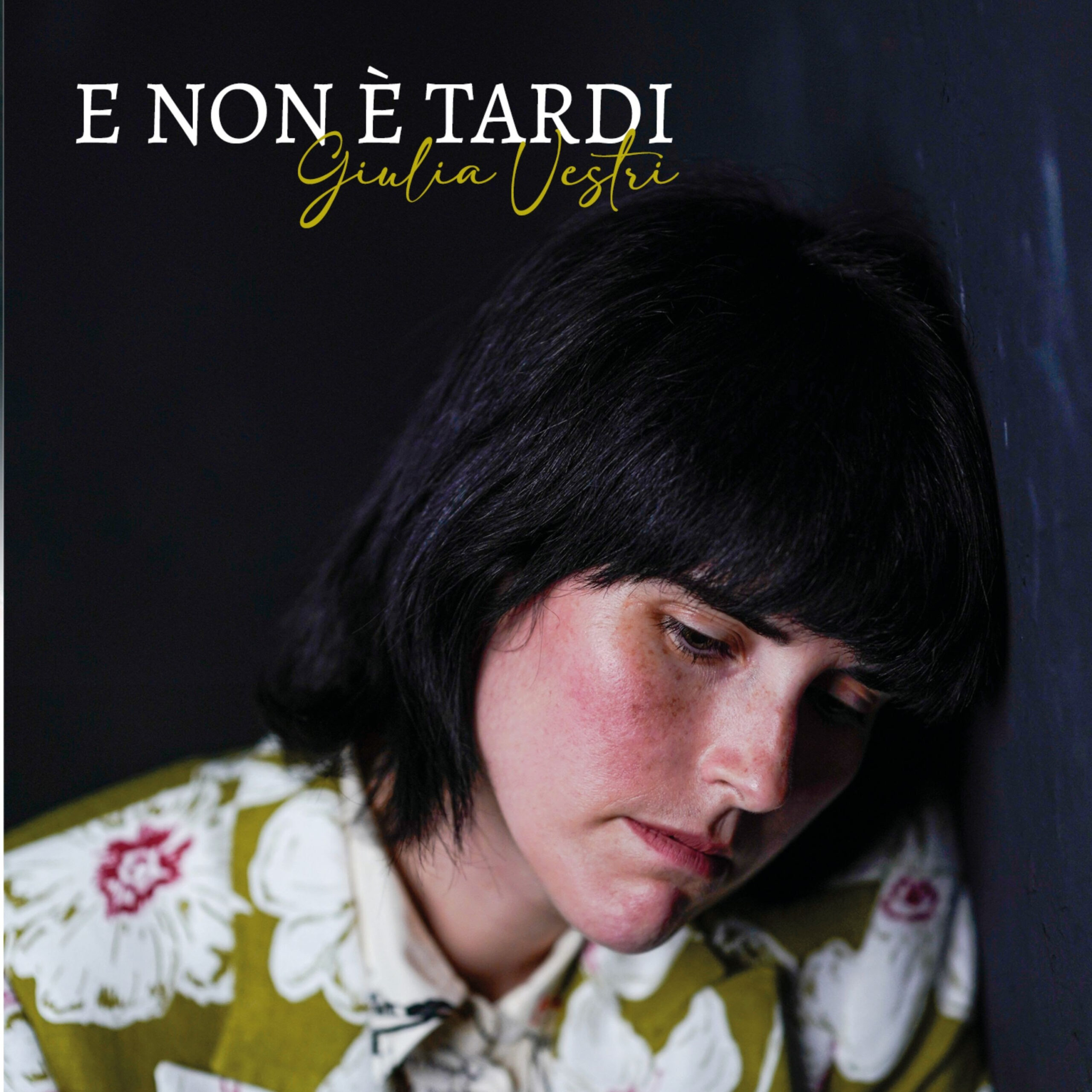 GIULIA VESTRI “E non è tardi” è un manifesto musicale che rivendica il diritto all’autenticità contro la frenesia moderna