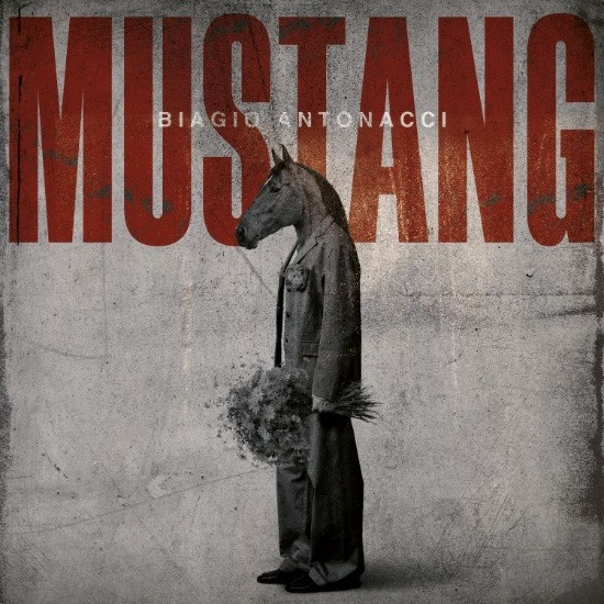  BIAGIO ANTONACCI: Alla vigilia della partenza del suo UNPLUGGED 2026 annuncia per il 25 settembre l’uscita del suo nuovo album “MUSTANG”